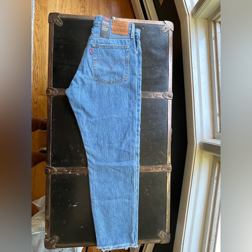 NWT Levi's wedgie Jean sz 29